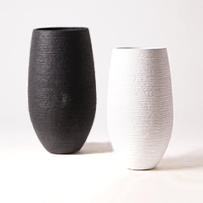 フォンティーヌは表面の光と影が魅力の花器にもなる鉢カバー | ひとは