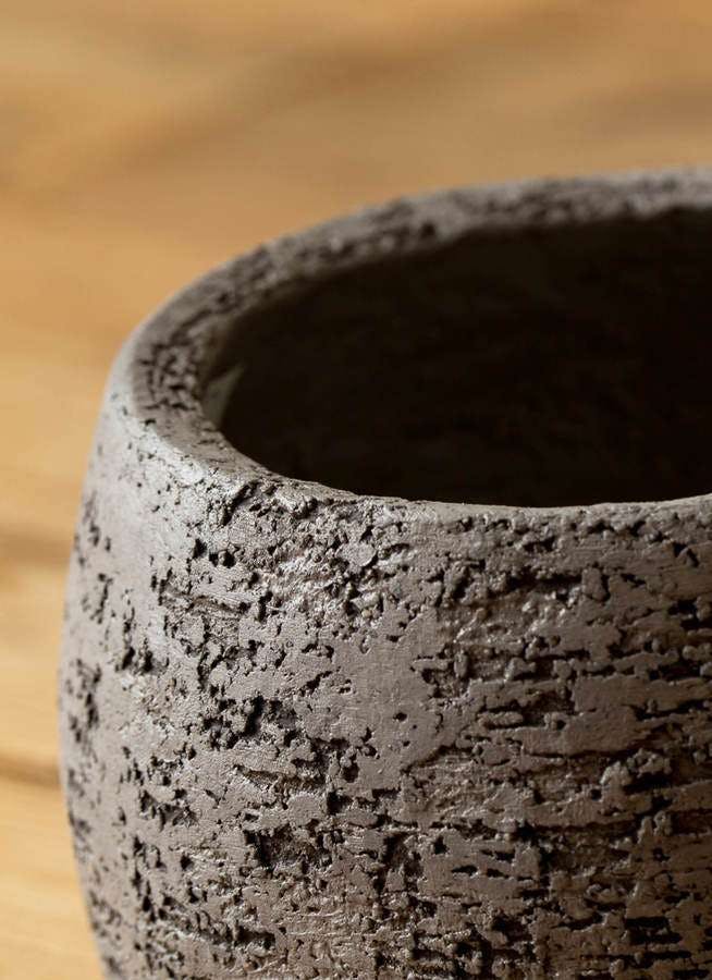 最高の組み合わせ！セメント・コンクリートの鉢カバーと観葉植物