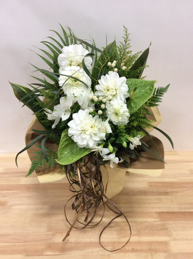 お祝い花 季節の豪華アレンジメント ホワイト系 11,000円 スタンダード