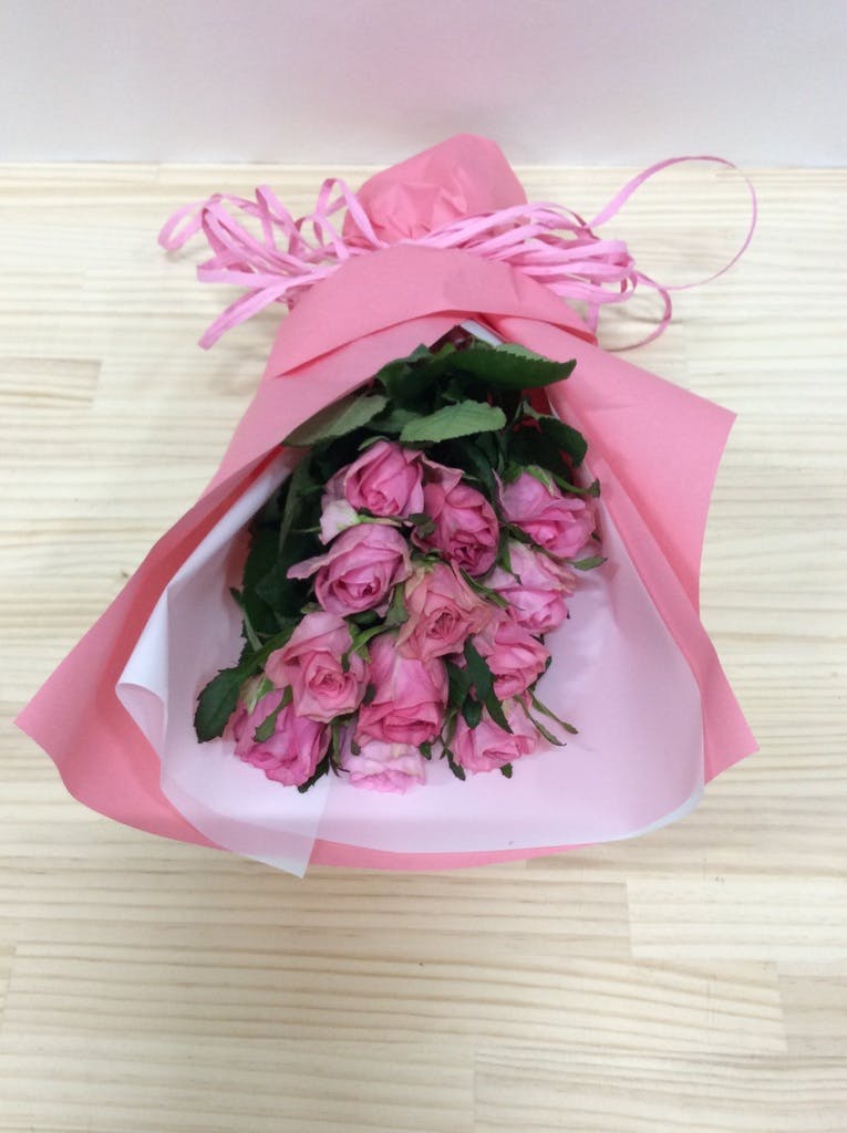 バラ 12本ブーケ ピンク | 花束ならHitoHana(ひとはな)