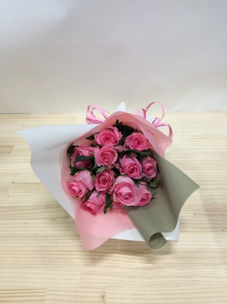 バラ 12本ブーケ ピンク | 花束ならHitoHana(ひとはな)