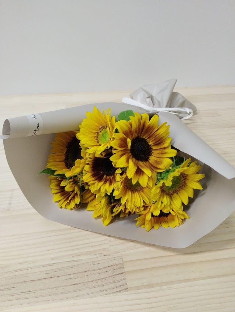 黄色（イエロー）の花束 | フラワーギフトならHitoHana（ひとはな）