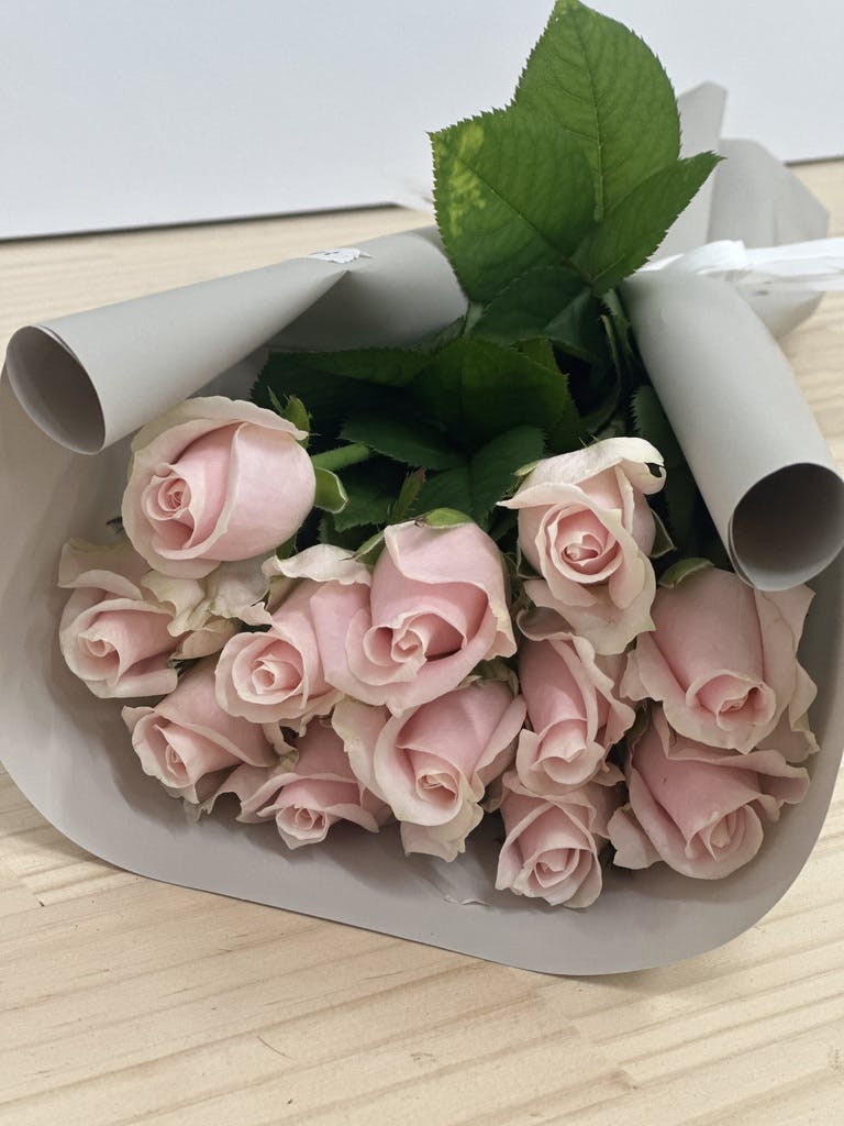 産地直送 バラ スイートアバランチェ 12本束／滋賀 國枝バラ園からお