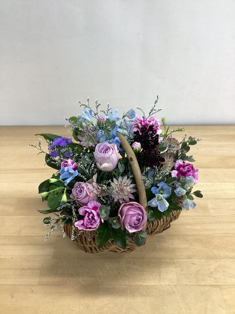 あたまになります。 アンティークキルト＆かご・お花3束セット·͜· ♡ 花束