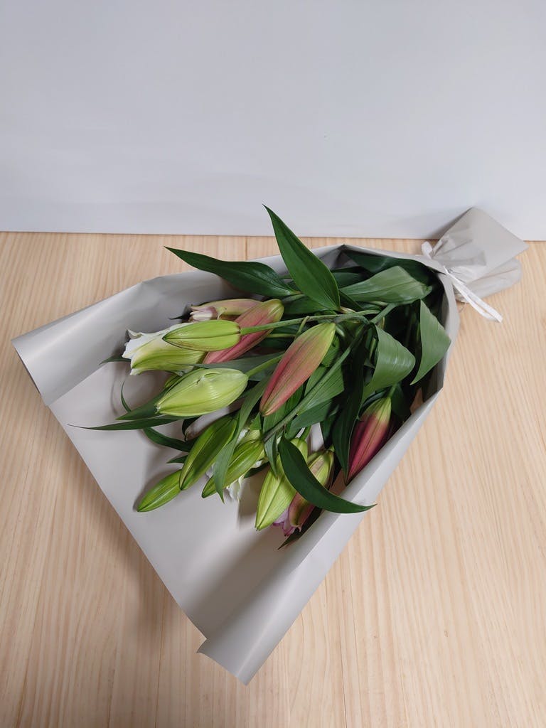ユリの花束・ブーケ | 花束ならHitoHana（ひとはな）
