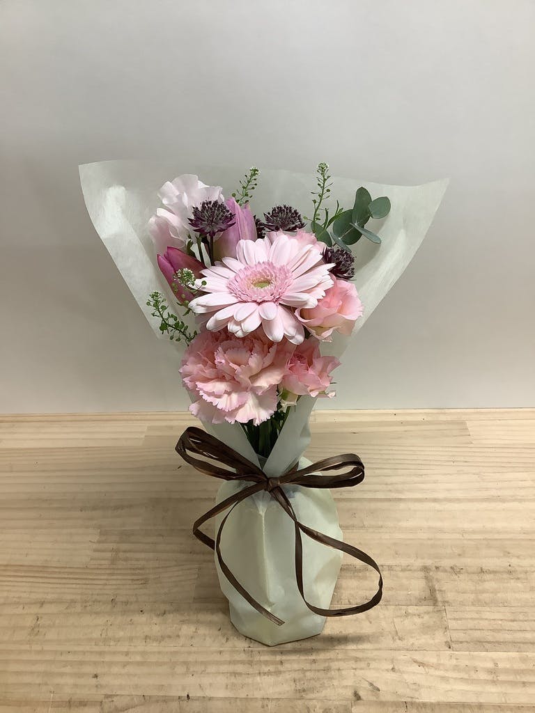 春の花束 ラナンキュラス ピンク S | 花束ならHitoHana(ひとはな)