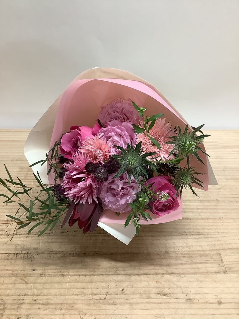 陽春の花束 ガーベラとバラ ピンク S | 花束ならHitoHana(ひとはな)