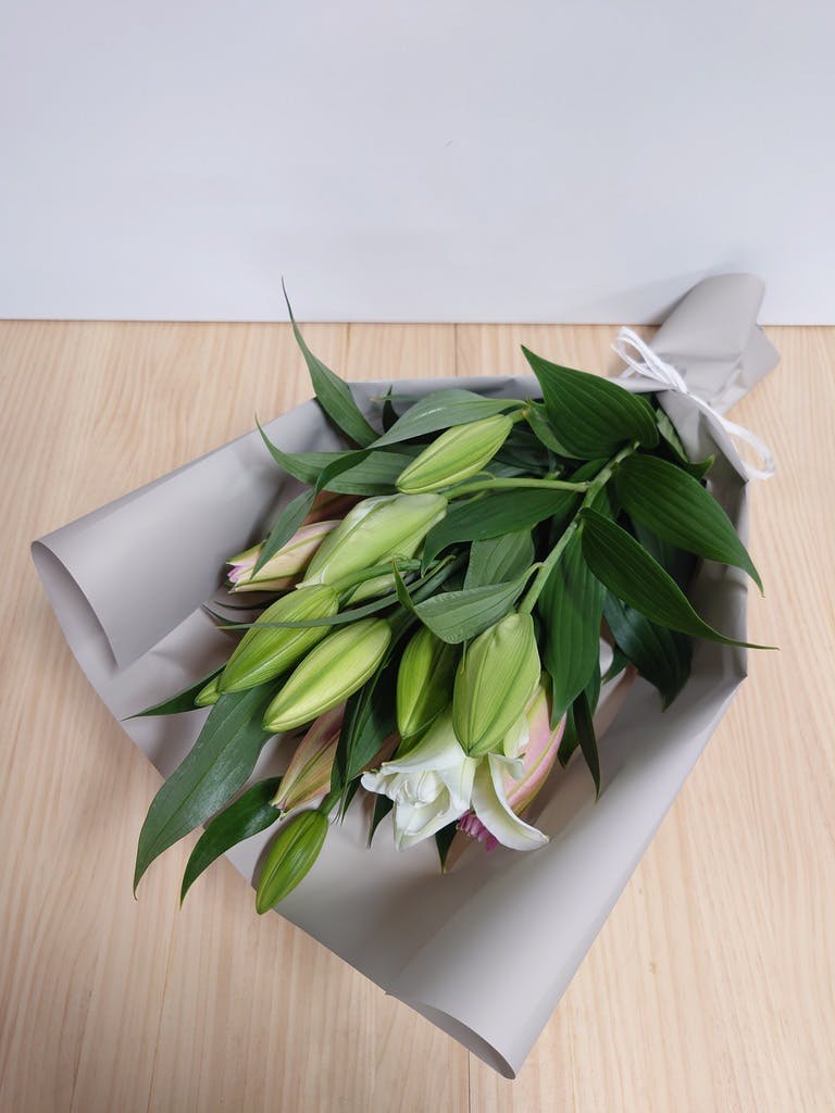 ユリの花束・ブーケ | 花束ならHitoHana（ひとはな）