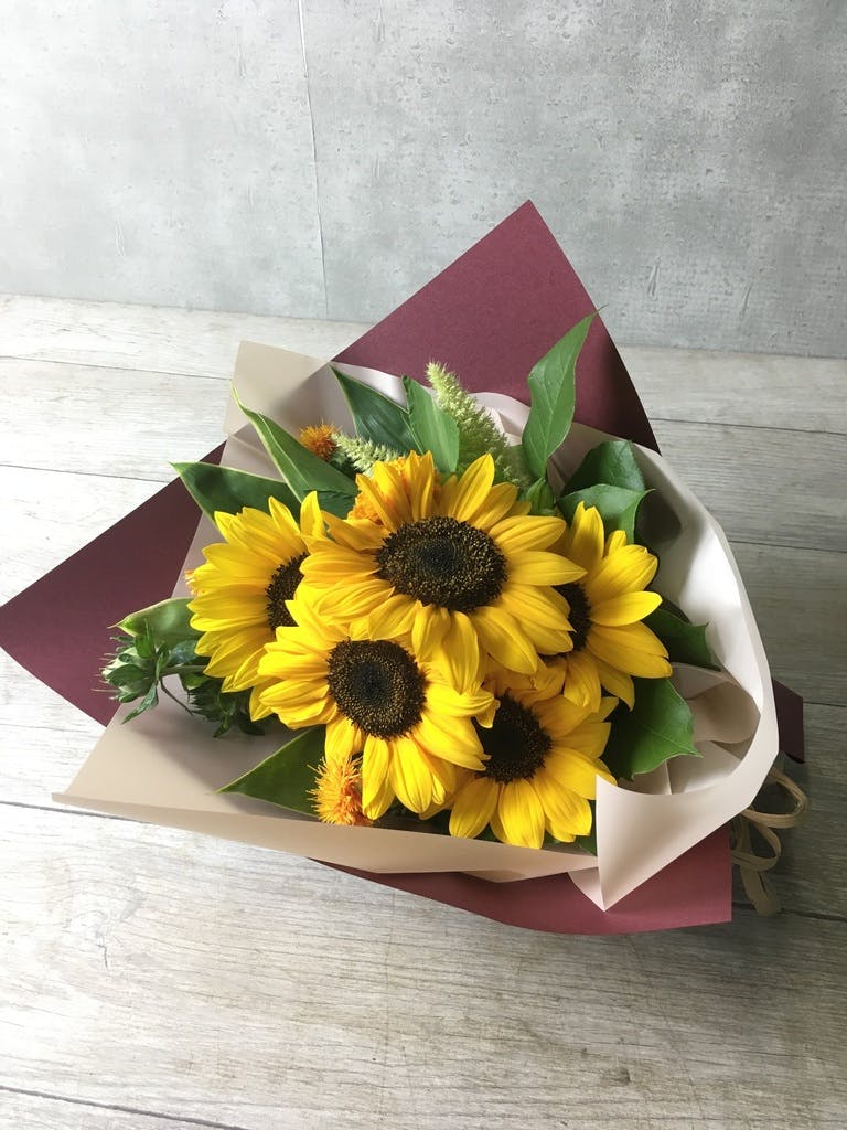 縁起＆金運 黄金に8輪♦️ひまわりの花束♦️アンティーク ゴールドフレーム♦️送料込 産地直送 ひまわり 1輪 花束 30本用／千葉 金井園芸からお届け | 花束