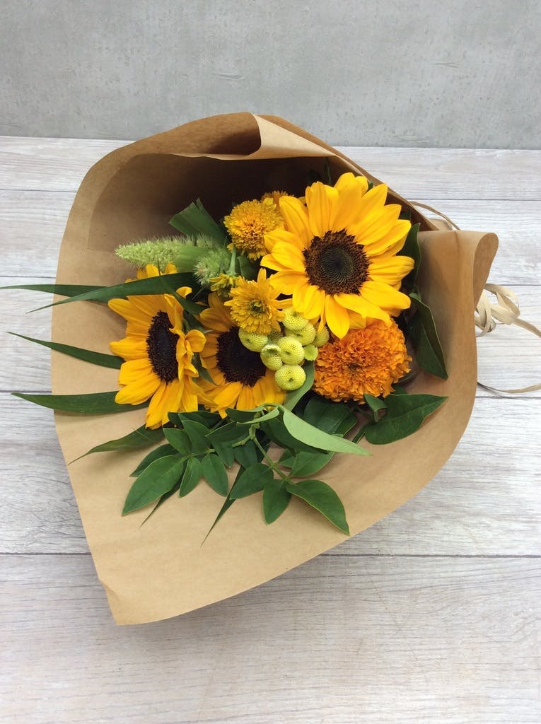 縁起＆金運 黄金に8輪♦️ひまわりの花束♦️アンティーク ゴールドフレーム♦️送料込 産地直送 ひまわり 1輪 花束 30本用／千葉 金井園芸からお届け | 花束