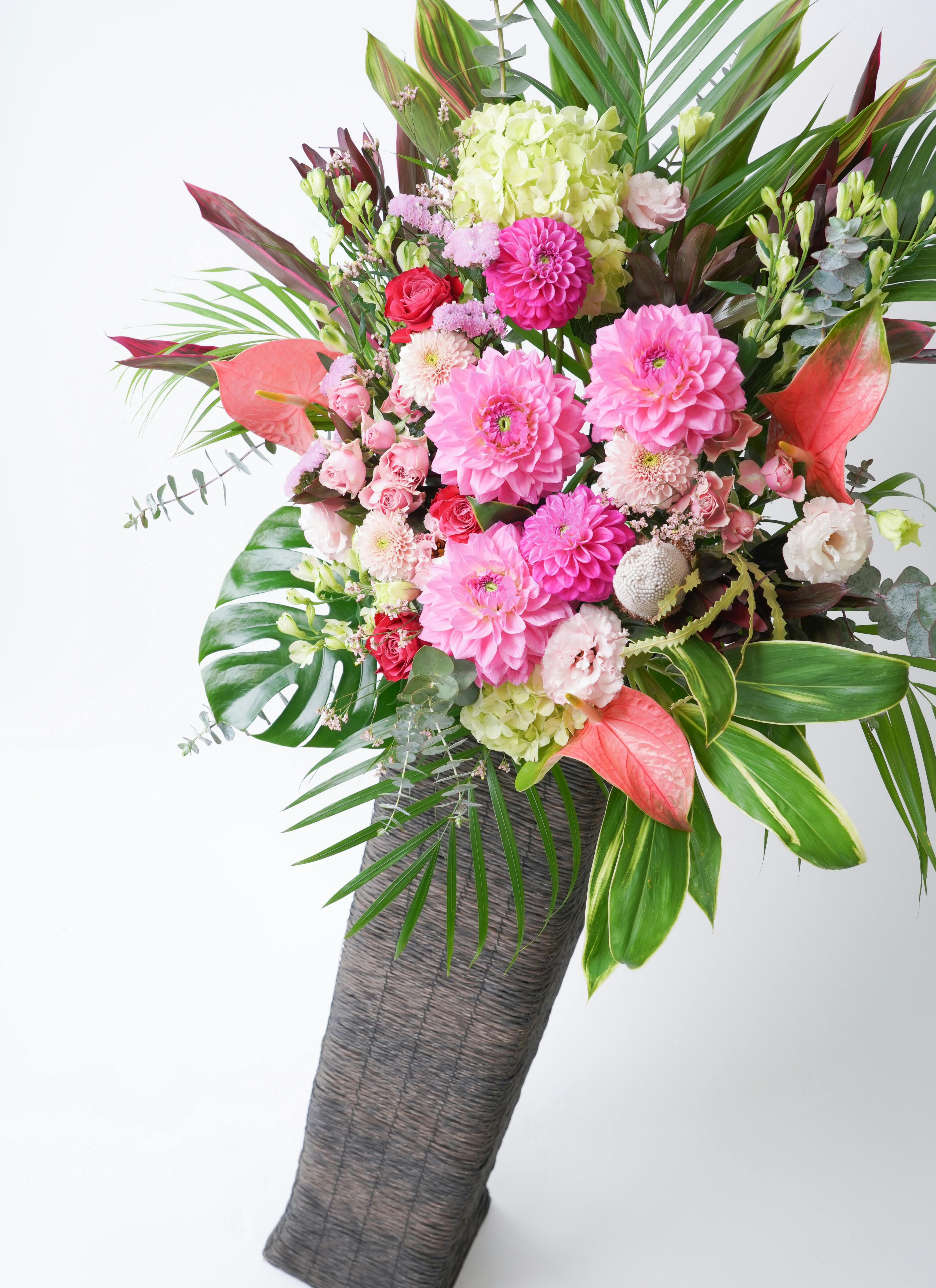 東京圏のみ】ピンク系 フローリストにおまかせ 季節のお祝いスタンド花