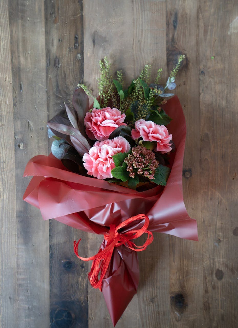 フローリストにおまかせ 季節の花束 4,400円 | 花束ならHitoHana(ひとはな)