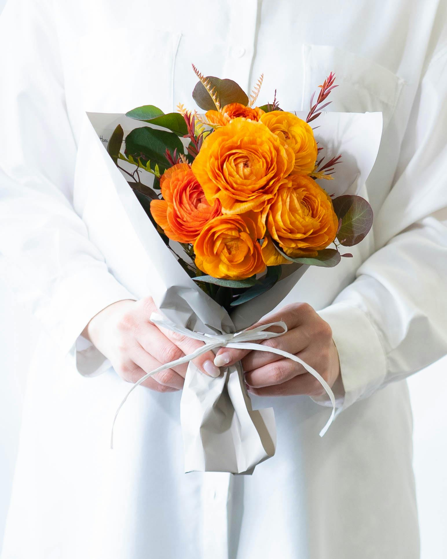 ラナンキュラスの花束・ブーケ | フラワーギフトならHitoHana