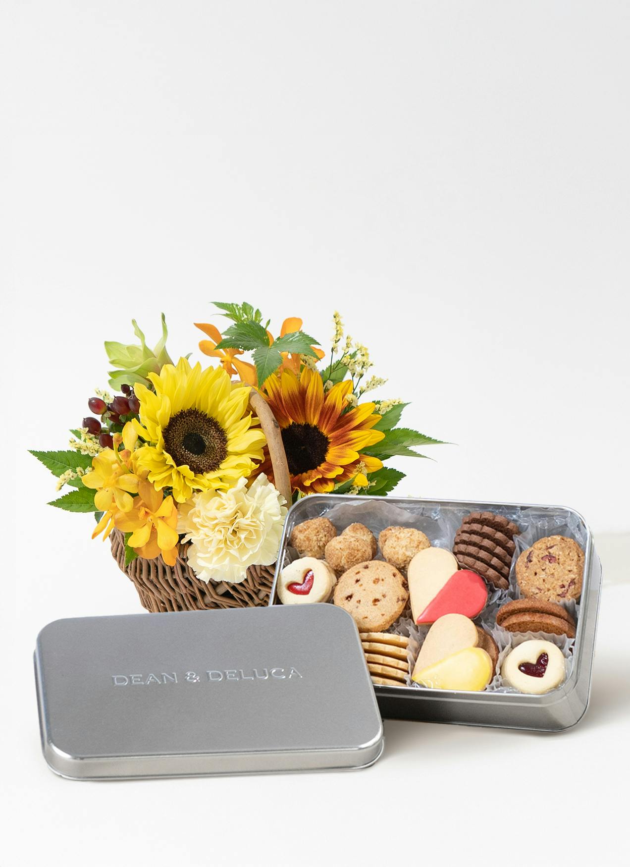 DEAN & DELUCA アメリカンクッキー缶と夏のアレンジメント