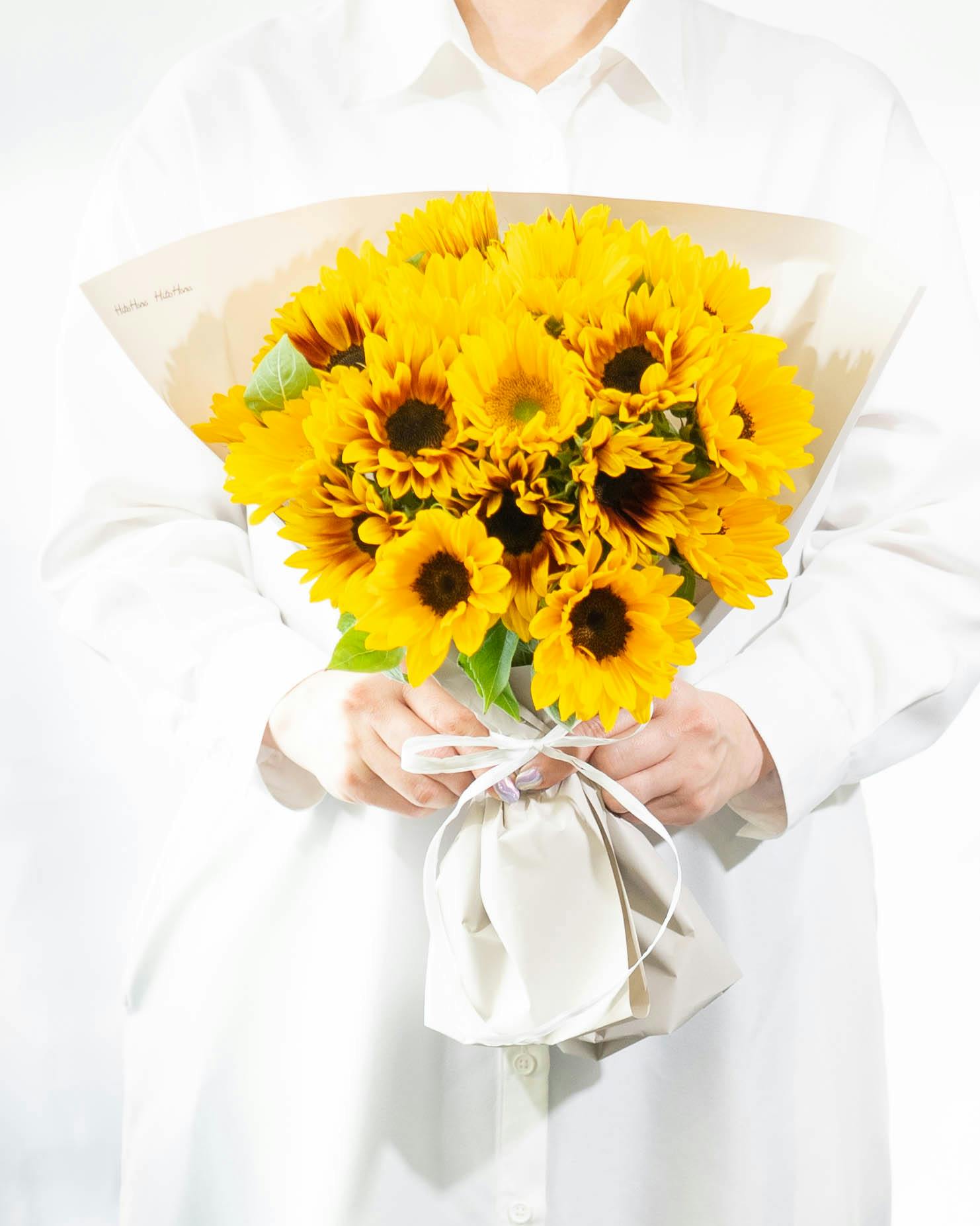 オレンジ色の花束 | フラワーギフトならHitoHana（ひとはな）