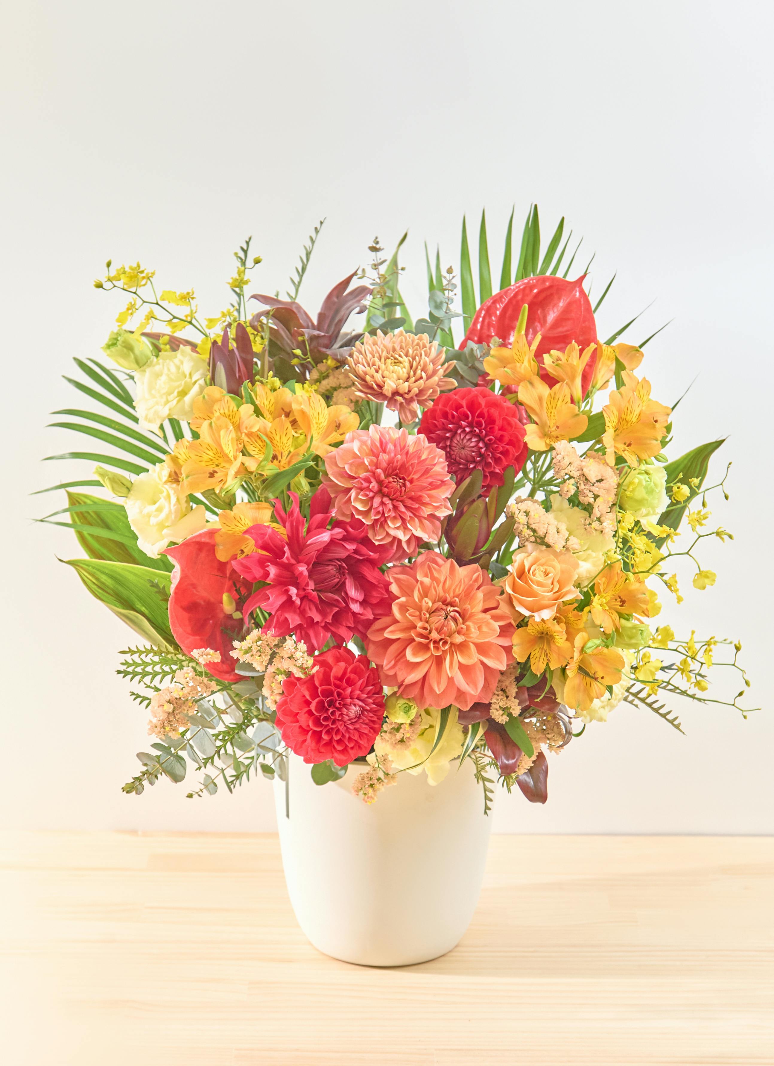 お祝い花 季節の豪華アレンジメント フローリストにおまかせ 22,000円