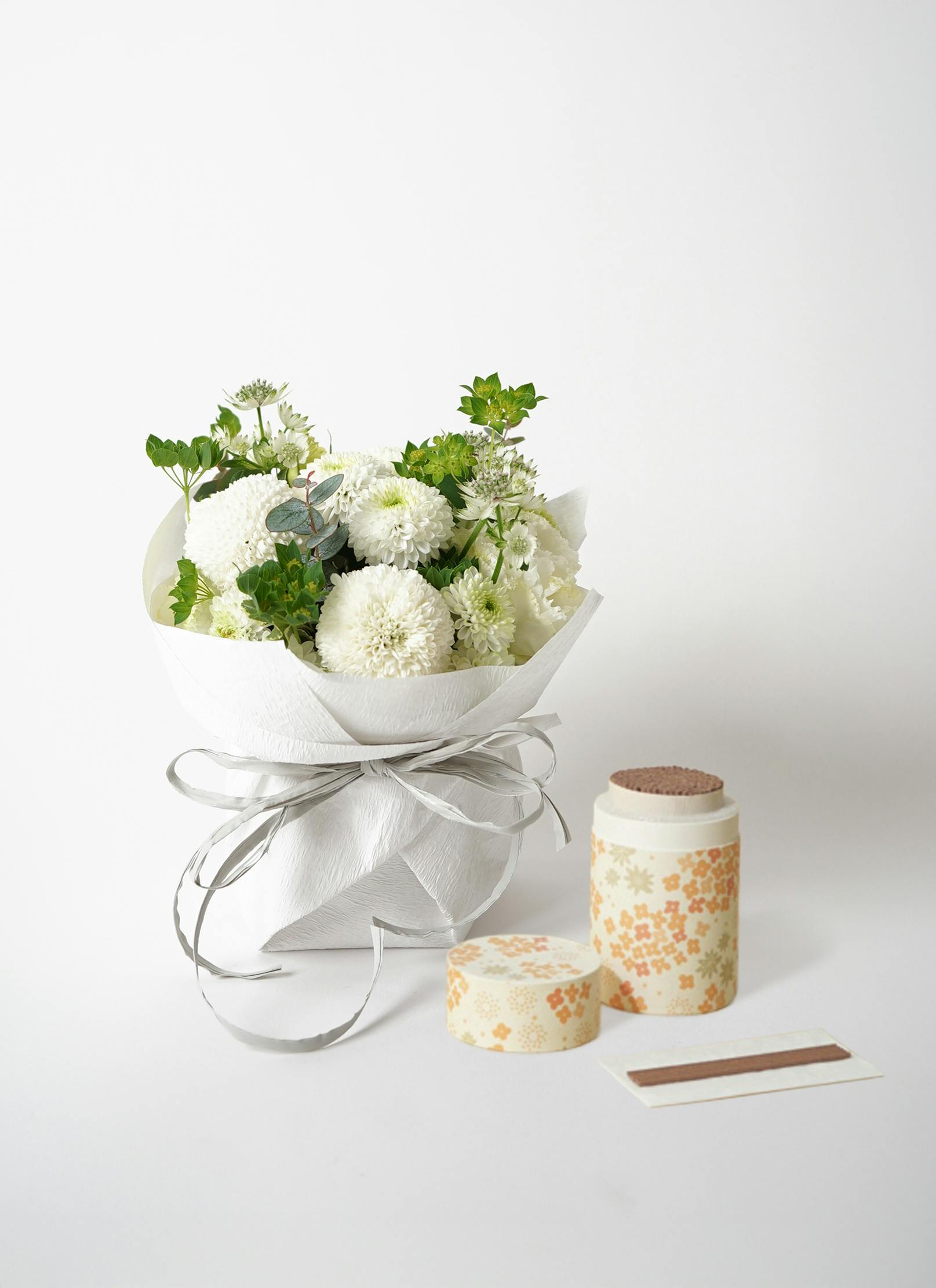 カメヤマ 線香（お香） 和遊 金木犀の香りとお供え花 アレンジメント