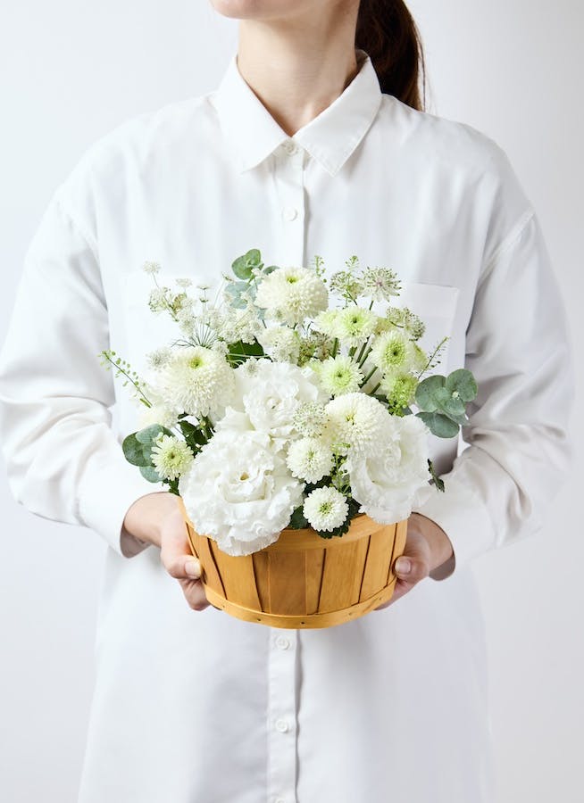 お供え花 アレンジメント ホワイトラウンドバスケット