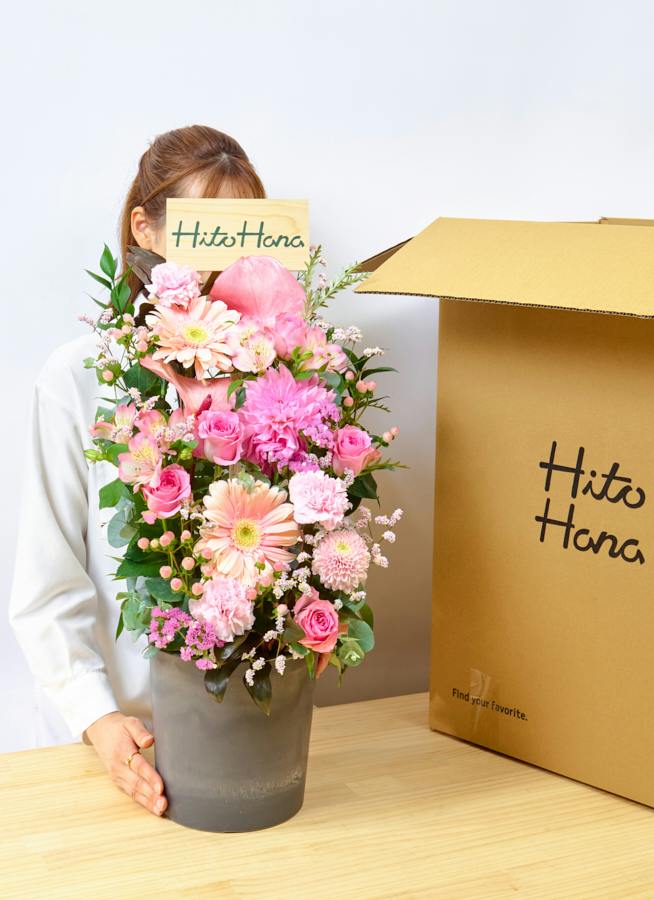 お祝い花 季節の豪華アレンジメント ピンク系 16,500円 テーブル