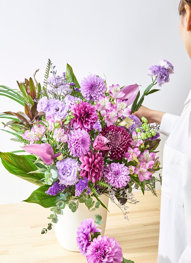 お祝い花 季節の豪華アレンジメント パープル系 22,000円 スタンダード
