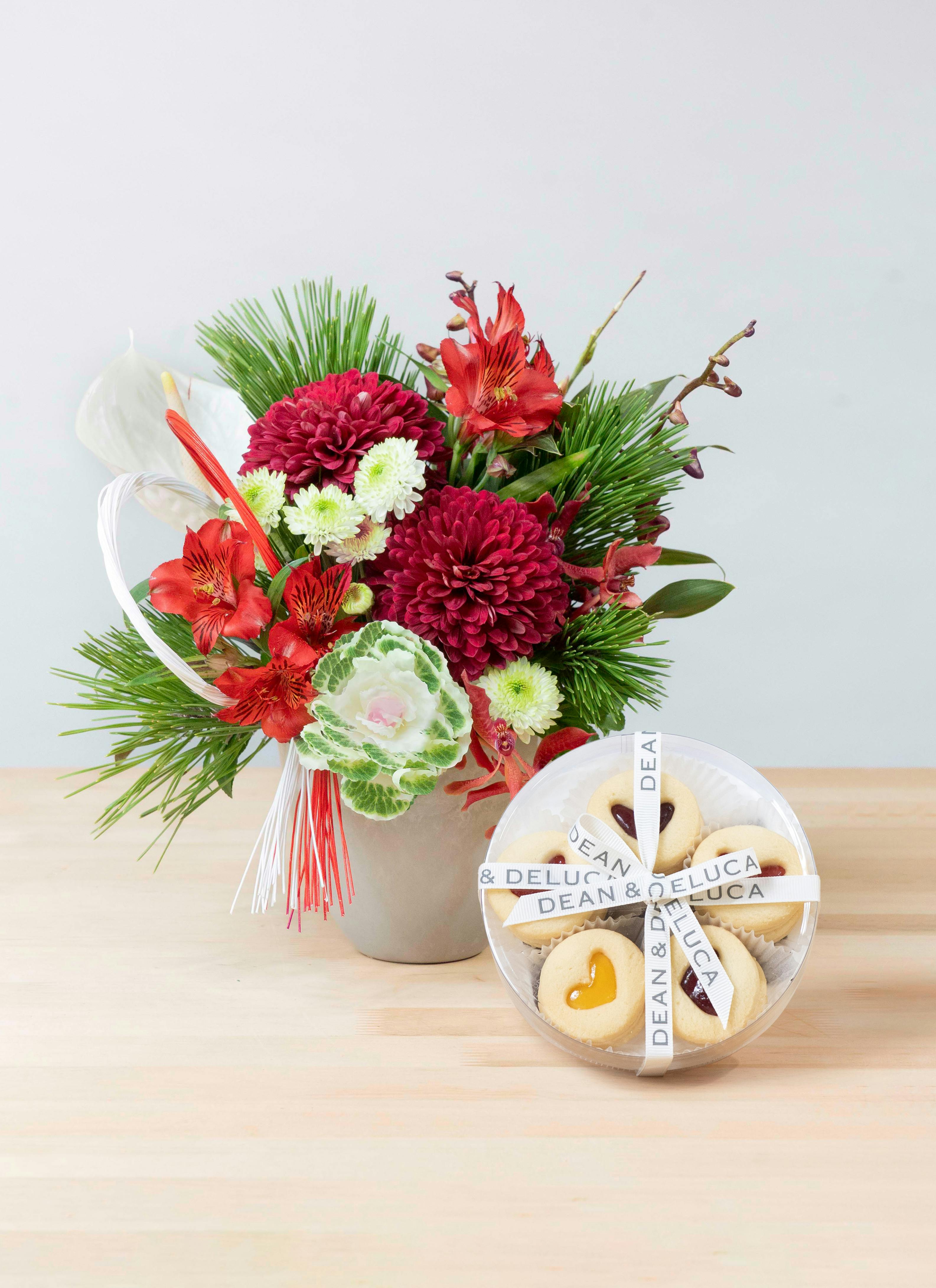 赤色のアレンジメント | フラワーギフトならHitoHana（ひとはな）