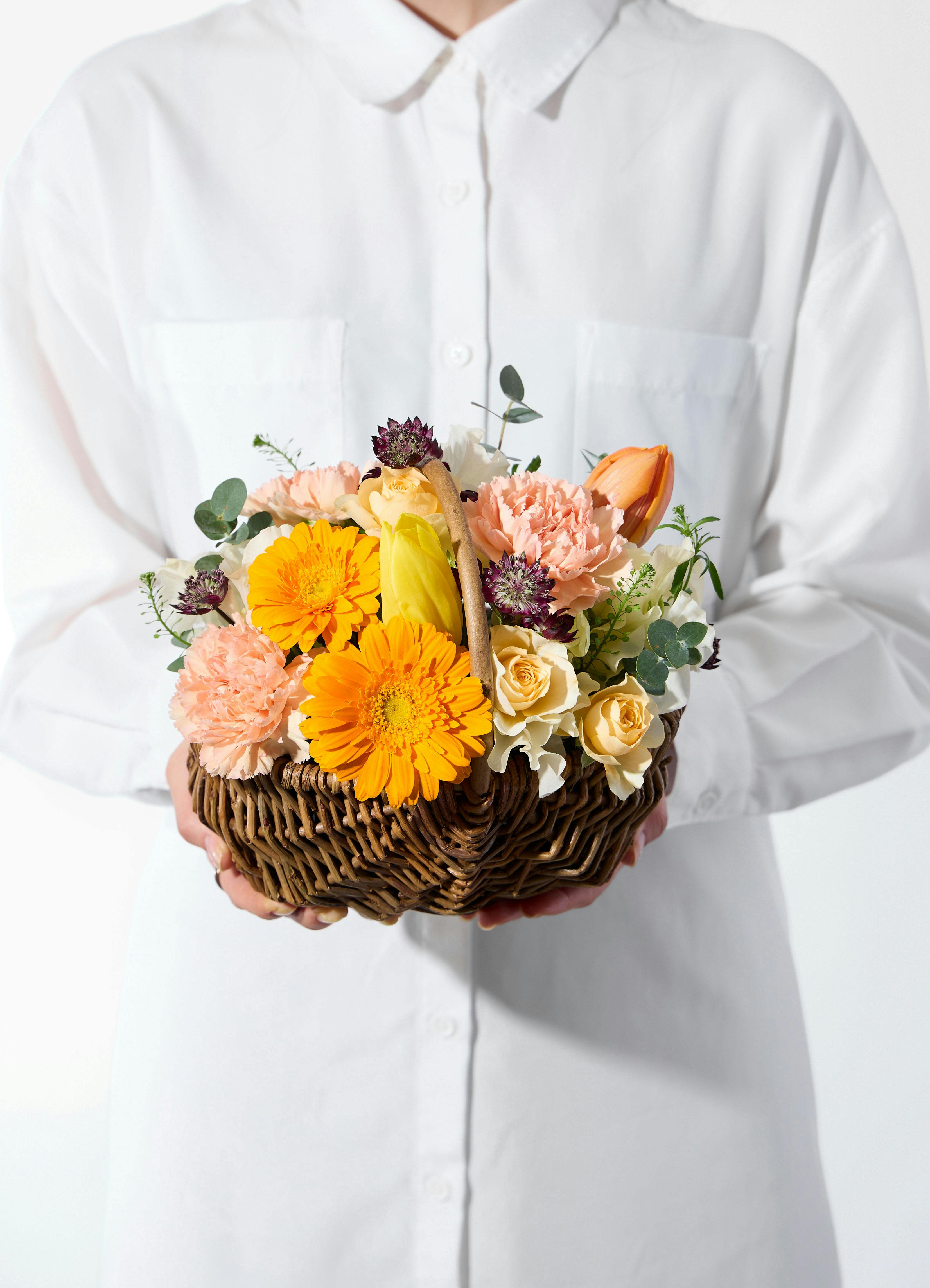 オレンジのアレンジメント | フラワーギフトならHitoHana（ひとはな）