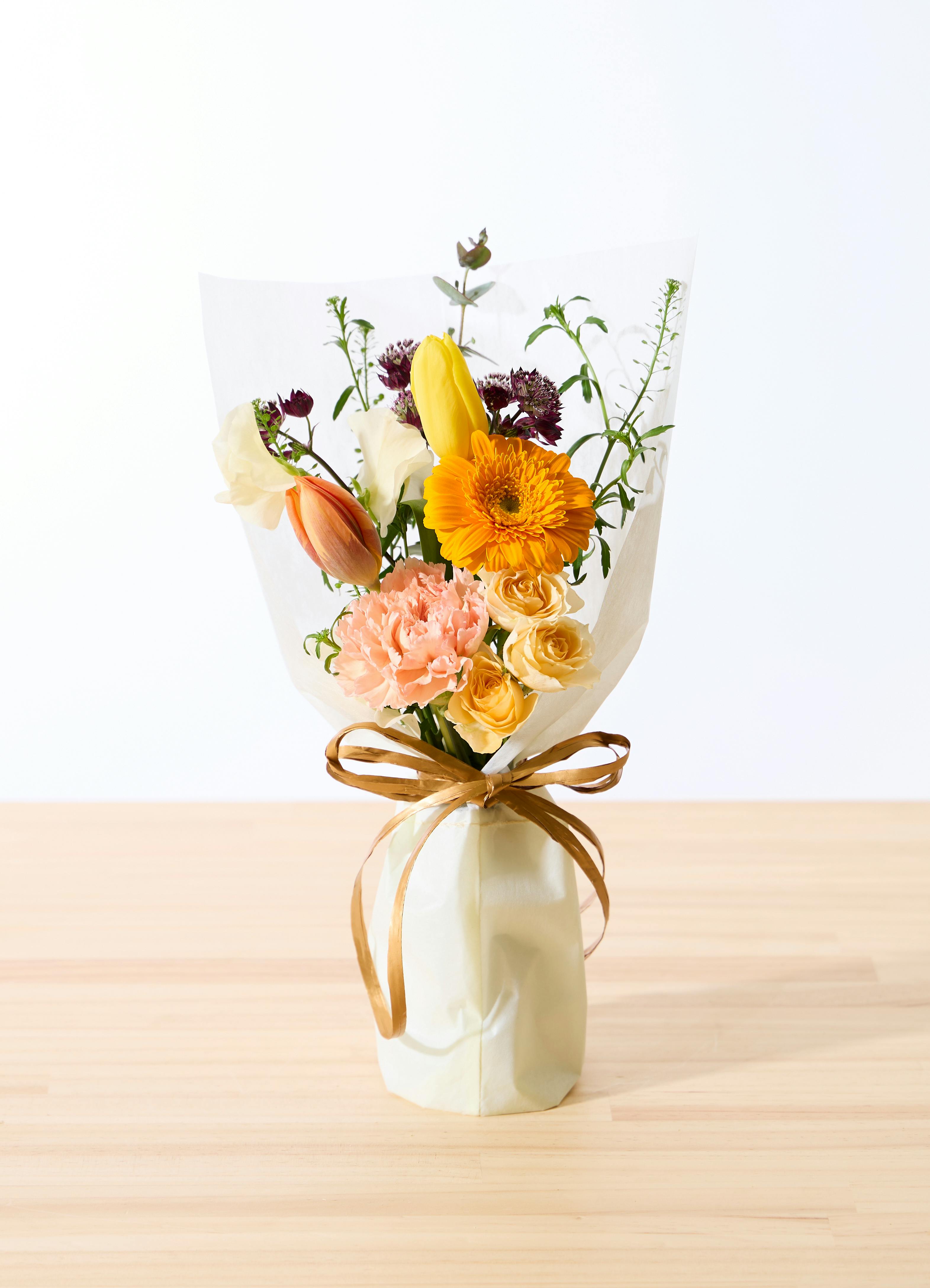 花束・アレンジメント crab_rodeo711 生花】女性用完全おまかせ花束 L＜ピック付＞ – karendo online shop