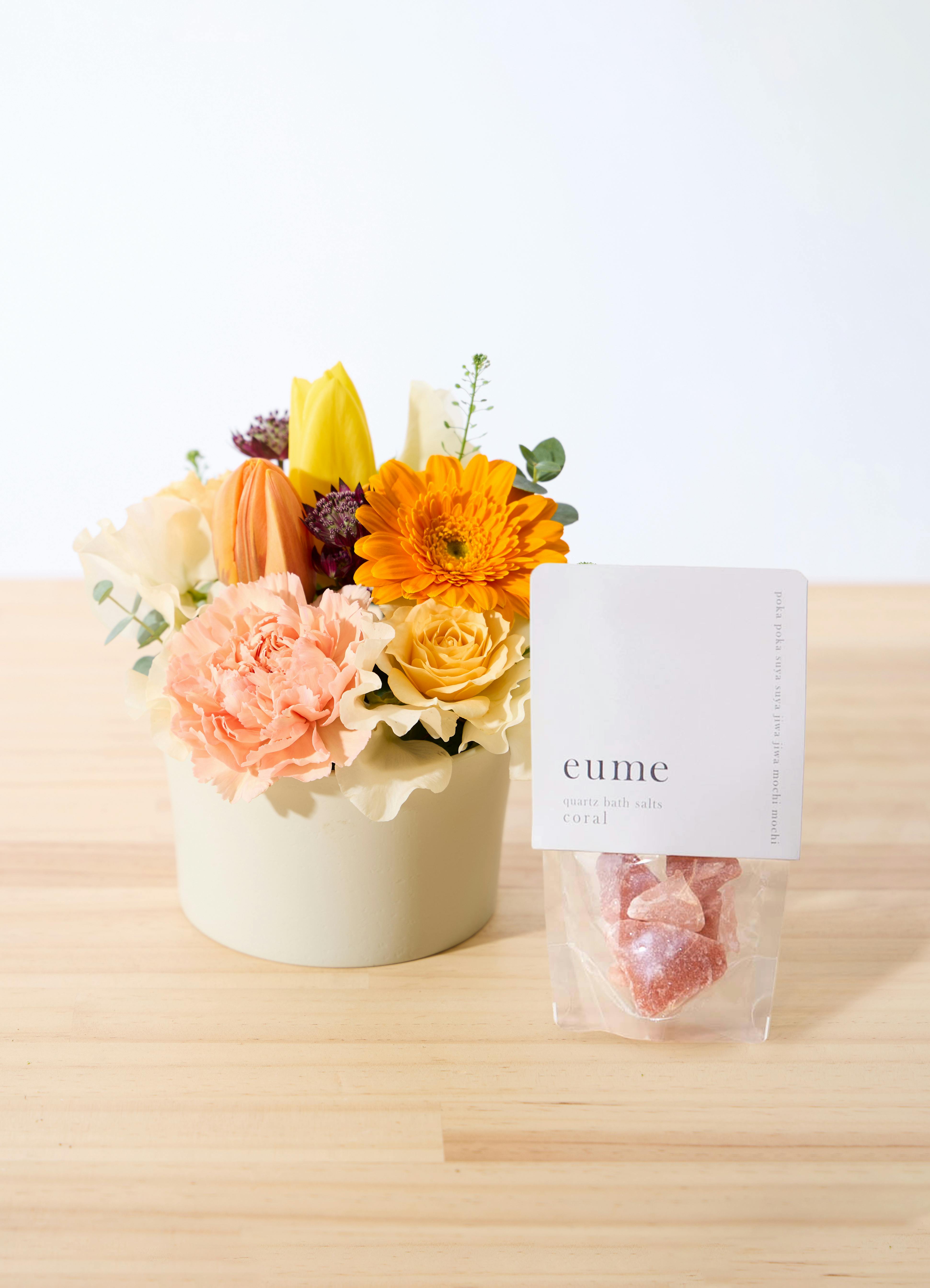 オレンジのアレンジメント | フラワーギフトならHitoHana（ひとはな）