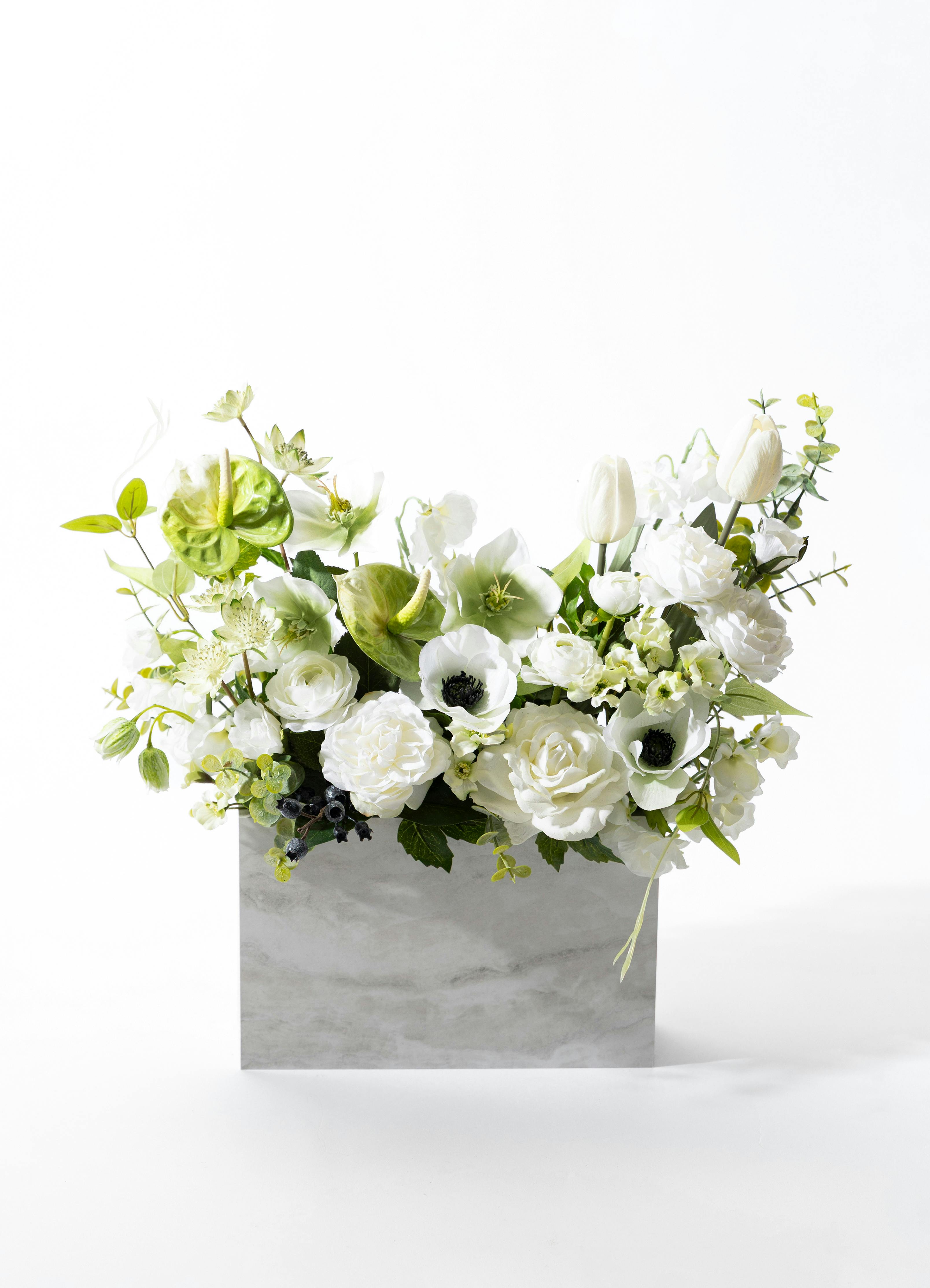 20,000円のアレンジメント | フラワーギフトならHitoHana（ひとはな）