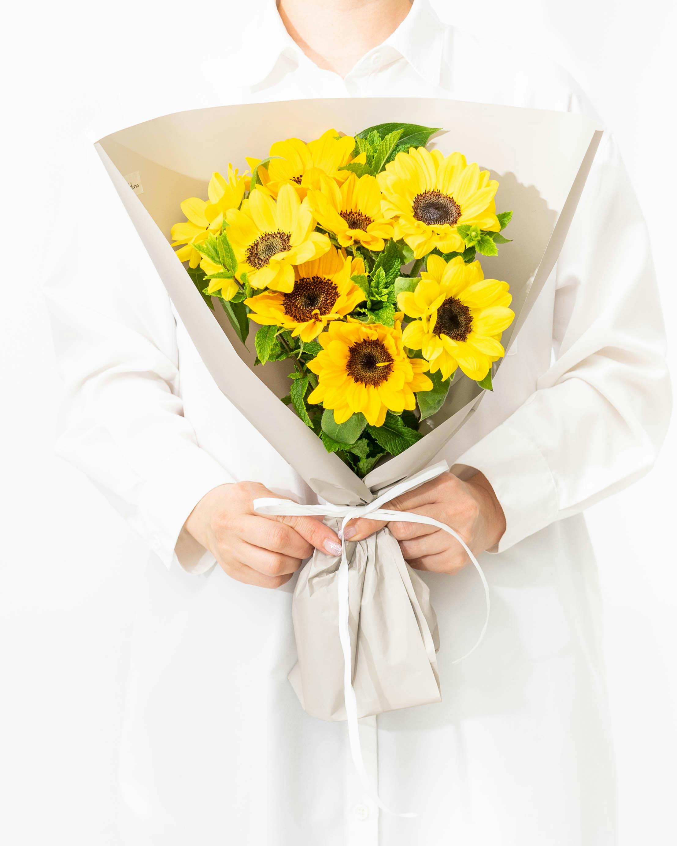 オレンジ色の花束 | フラワーギフトならHitoHana（ひとはな）