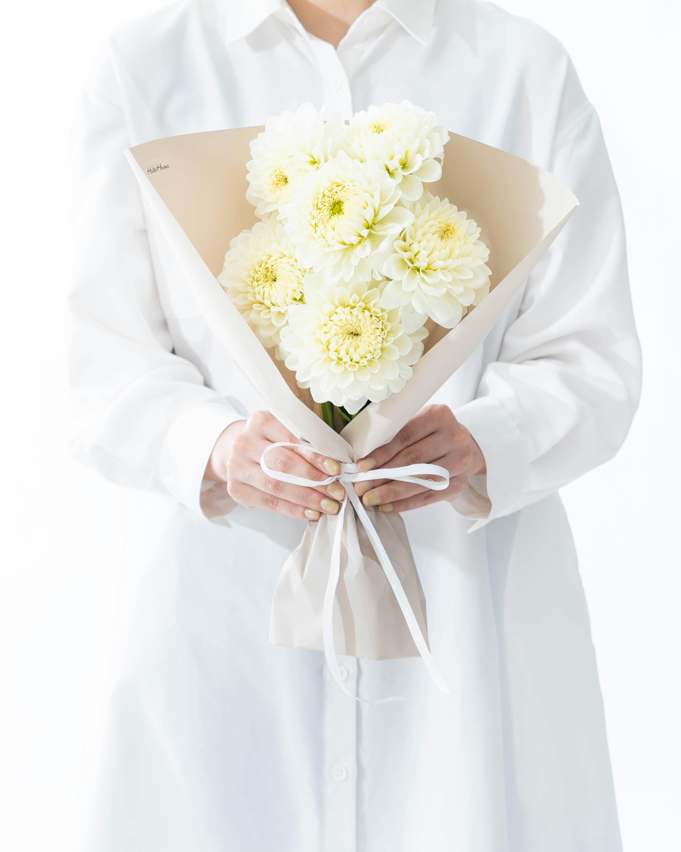 ダリアの優しいお色見のブーケ&ブートニア♡ ダリアの花束・ブーケ | 花束ならHitoHana（ひとはな）