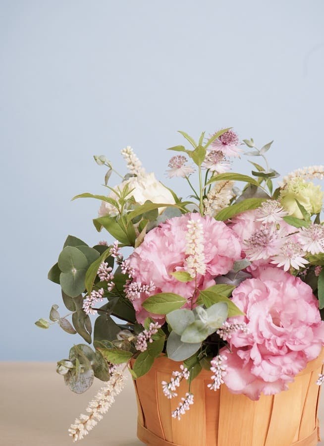 トルコキキョウ アレンジメント ピンク SS ラウンドバスケット