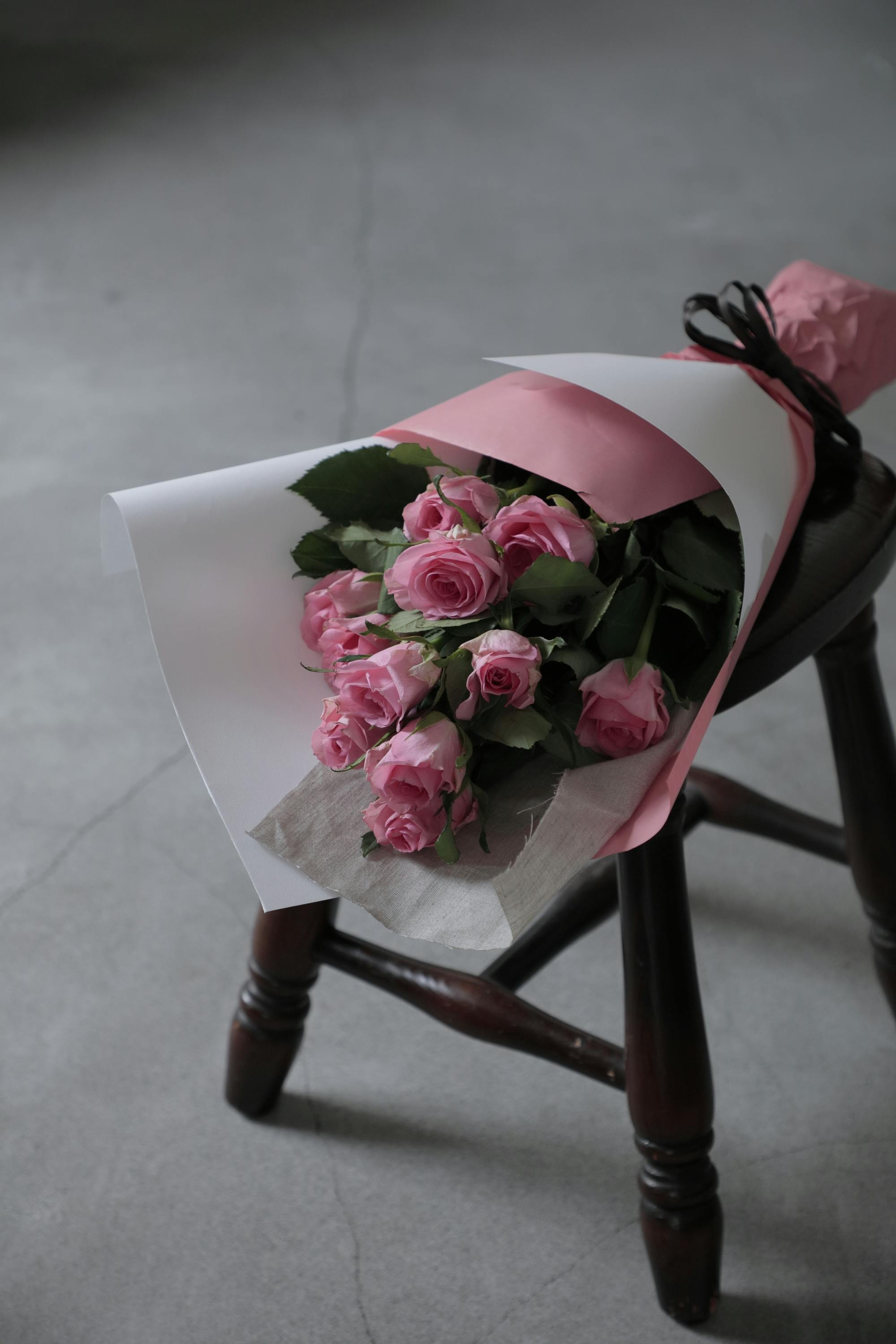 淡いピンクのバラブーケ 約12本 花束】ピンクのバラ12本のブーケ・花束 Lサイズ ダズンローズブーケ