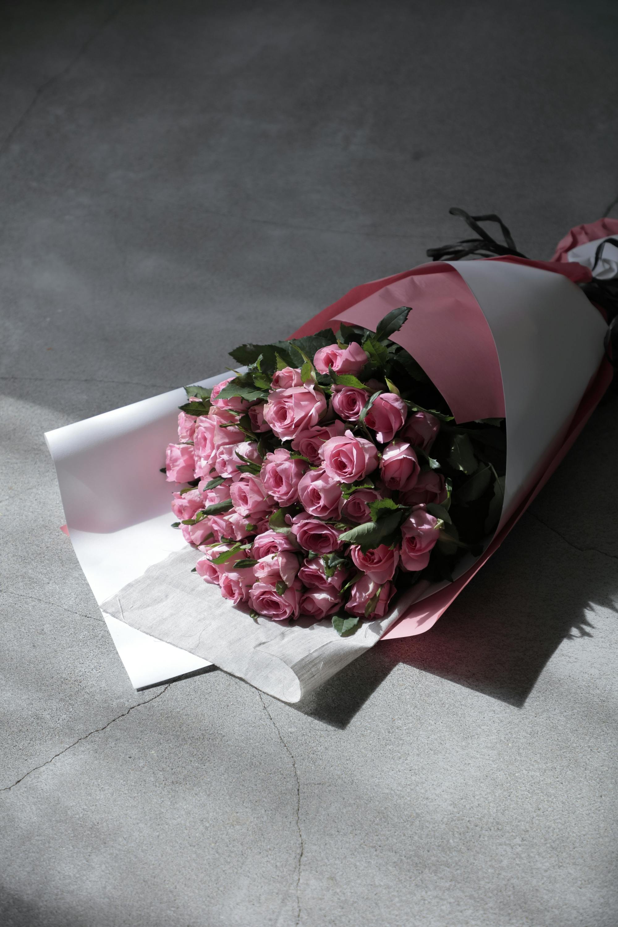 バラ 50本ブーケ ピンク | 花束ならHitoHana(ひとはな)