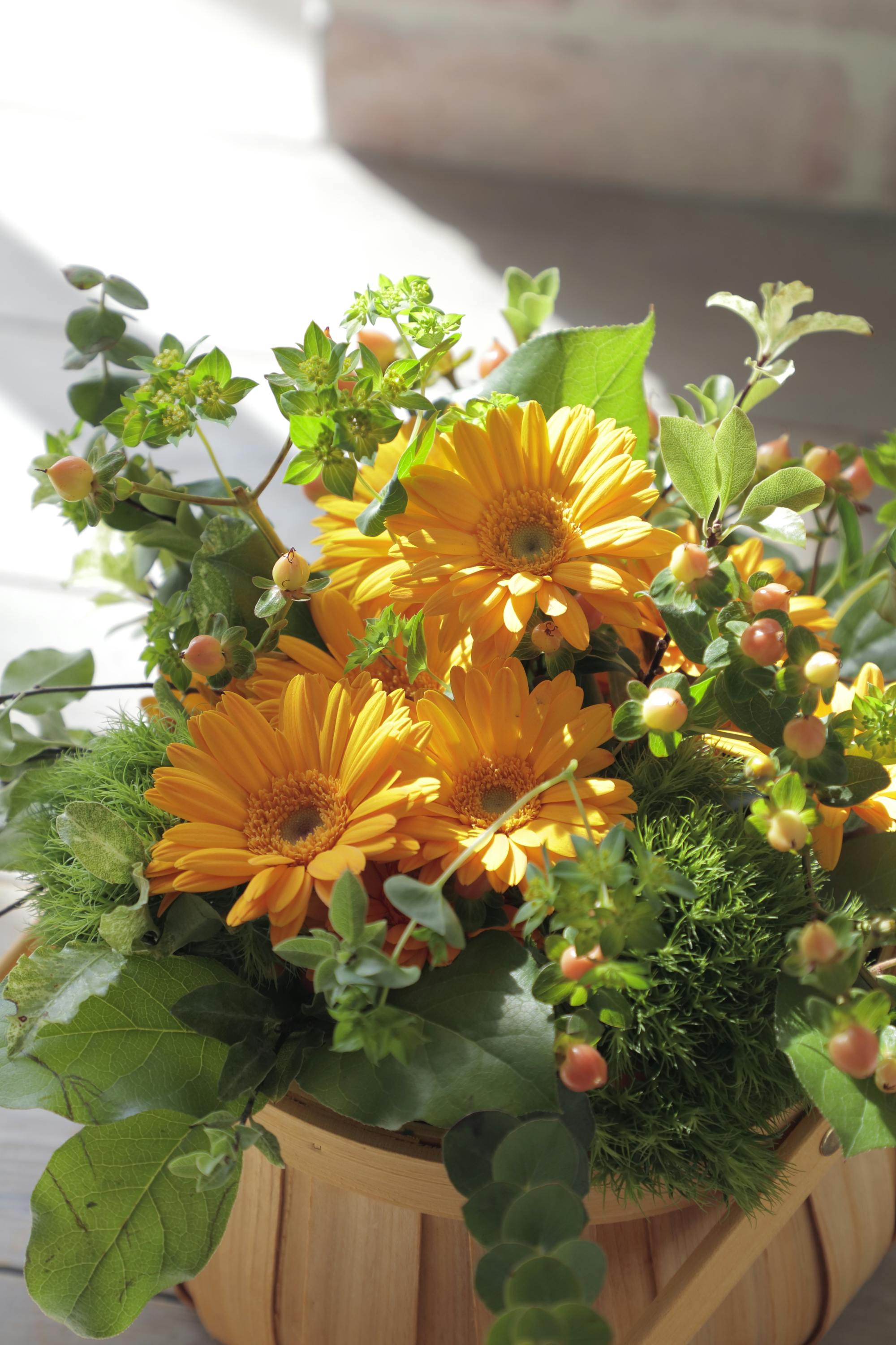 ガーベラ アレンジメント オレンジ S ラウンドバスケット