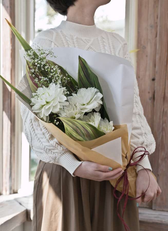 ダリア 花束 ホワイト S スタンダード 花束ならhitohana ひとはな