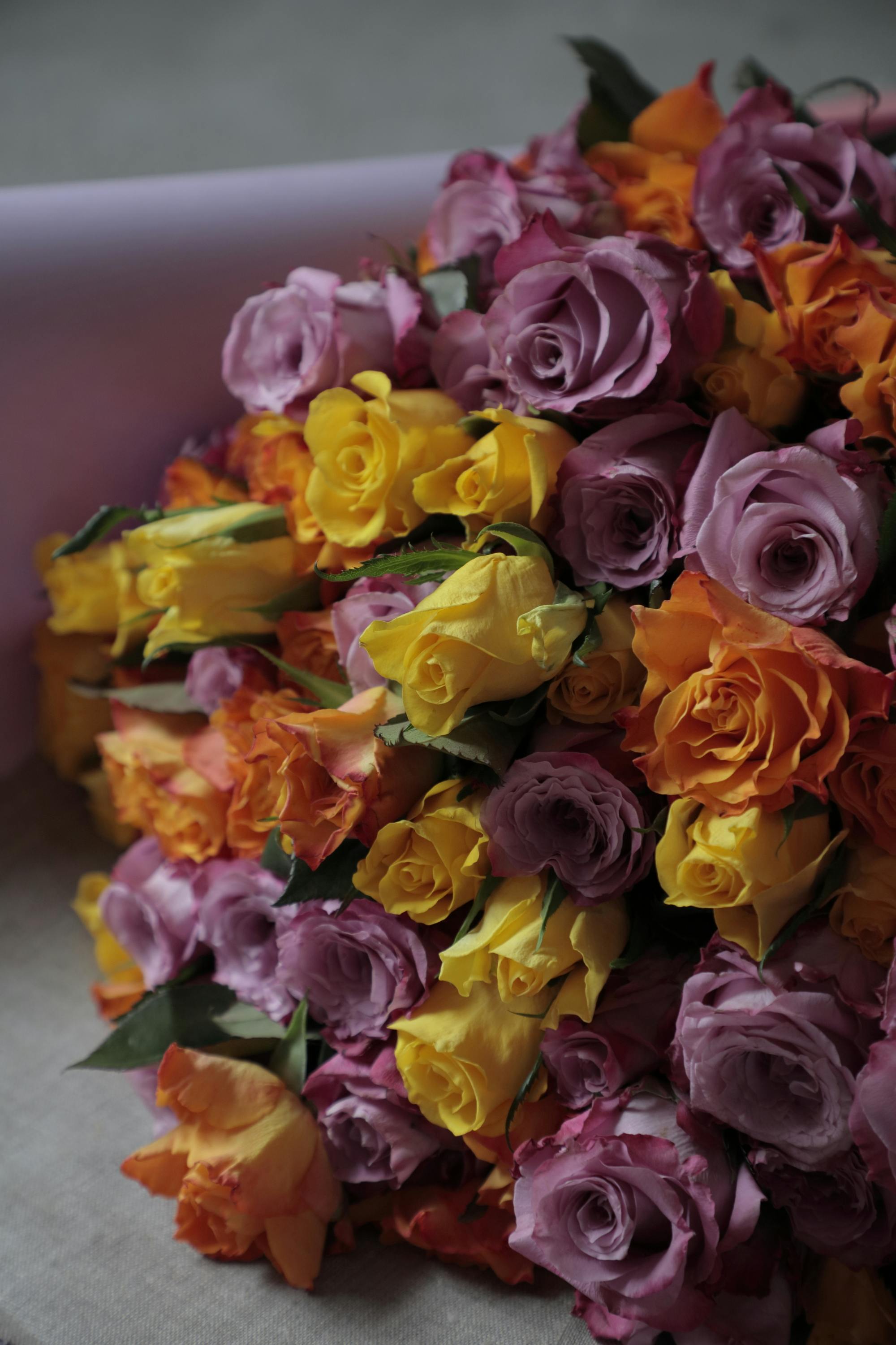 バラ 50本ブーケ ミックス | 花束ならHitoHana(ひとはな)