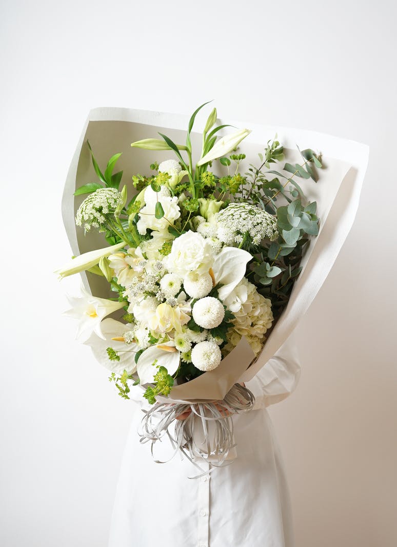 お供え花 花束 ホワイト 33,000円 | 花束ならHitoHana(ひとはな)