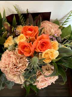 最前線の フローリストにおまかせ 季節の花束 22,000円 | 花束なら 花資材