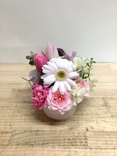 チューリップのアレンジメント | フラワーギフトならHitoHana